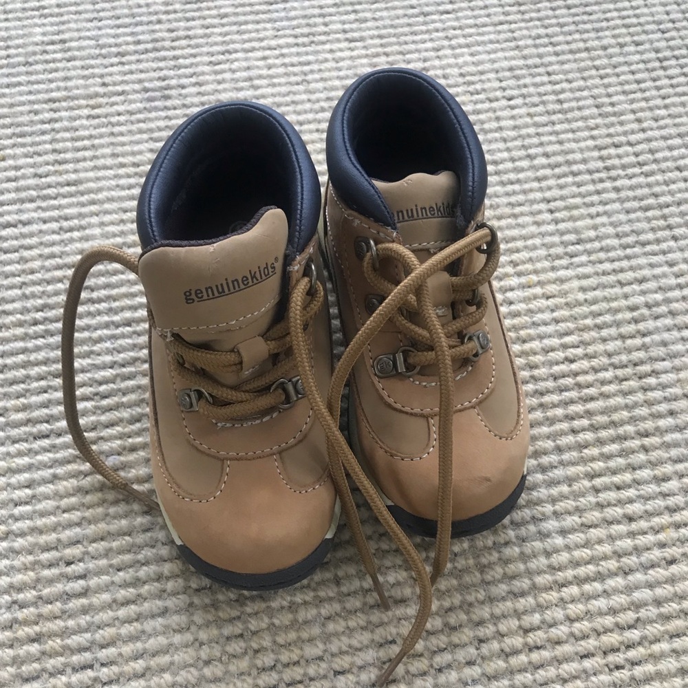 Boys shoes